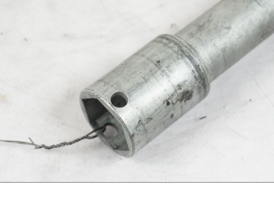 Vänster sida på Axel från en Honda CBR 1000 RR -2004 motorcykel.