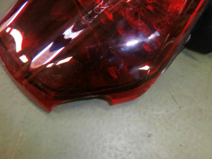 Vänster sida på Baklampa från en KTM 990 Super Duke R -2010 motorcykel.