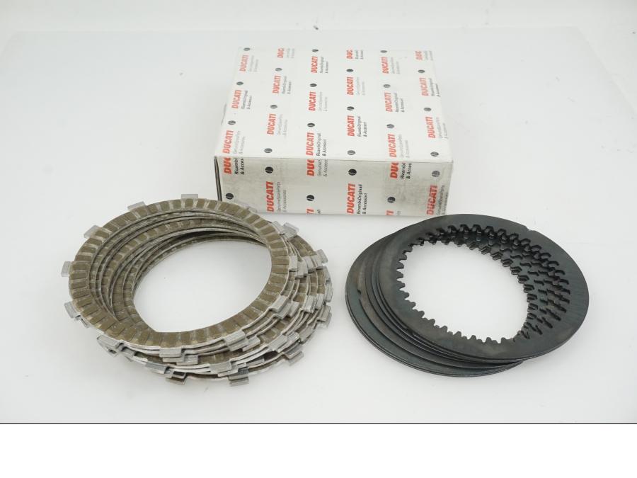 Framsidan på Lameller från en Ducati Monster 800 -2004 motorcykel.