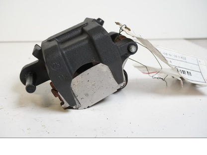Baksidan på <p>Bromsok bak från Yamaha YZF 1000 R1 2008.</p>

<p>Ett kolvs ok. Nissin.</p> motorcykel.