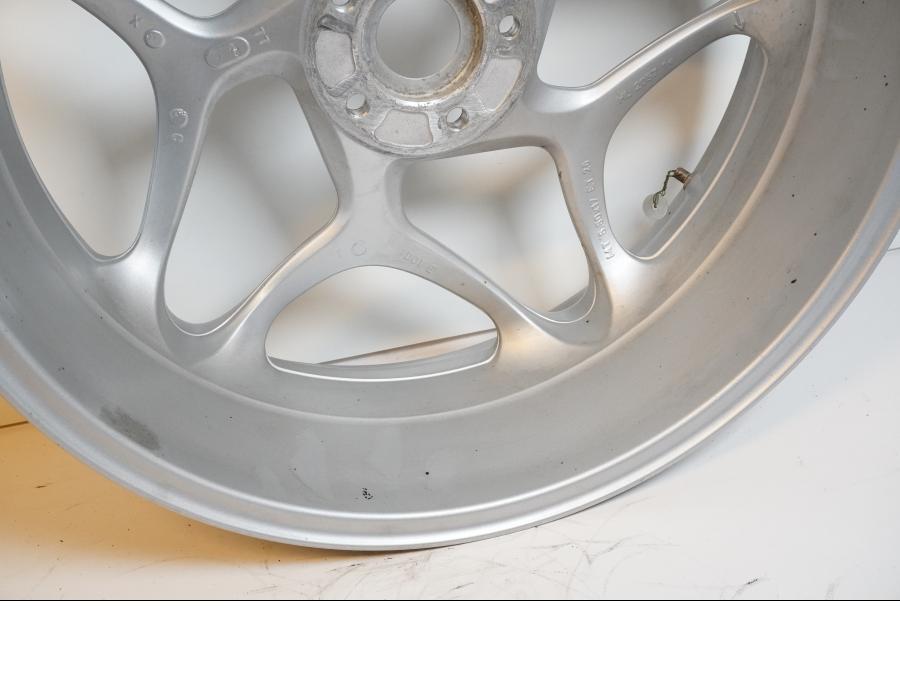 Extrabild2 på Fälg från en BMW F 800 ST -2008 motorcykel.