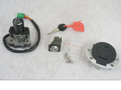 Framsidan på Låssats från en Suzuki GSX 1300 RX -1999 motorcykel.