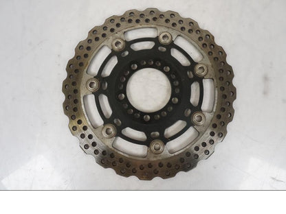 Framsidan på Bromsskiva från en Kawasaki Z 800 -2014 motorcykel.