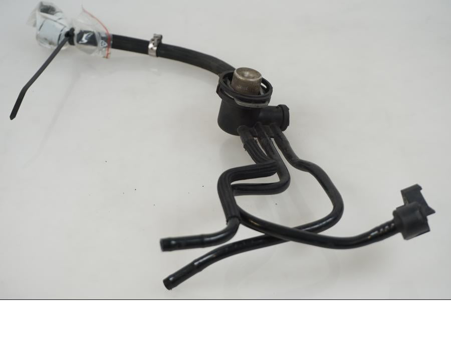 Framsidan på Fuel Rail från en BMW R 1200 C -2002 motorcykel.