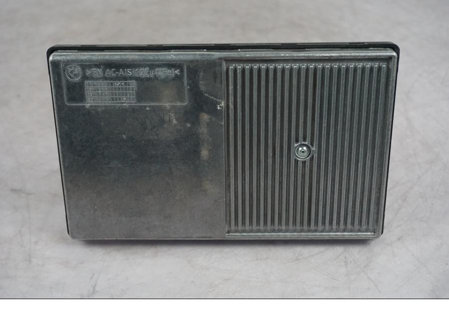 Baksidan på ZFE styrbox från en BMW F 800 R -2018 motorcykel.