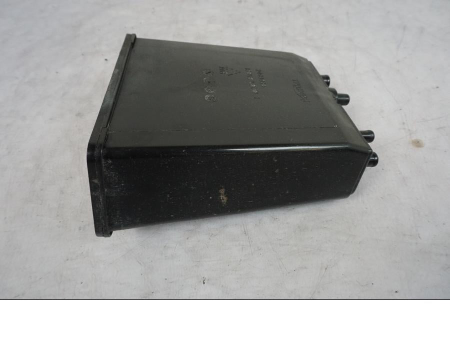 Vänster sida på Fuel Evap System från en Triumph Bonneville T120 -2021 motorcykel.