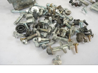 Snett nerifrån på Skruv / Mutter etc från en Honda CBR 125 R -2006 motorcykel.