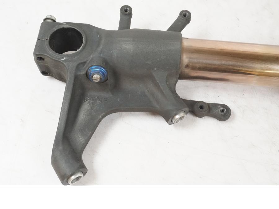 Vänster sida på Gaffelben från en Suzuki GSX-R 750 -2007 motorcykel.