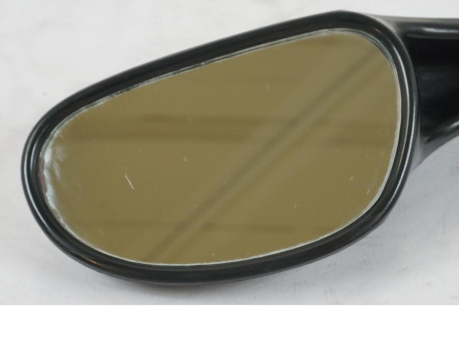 Baksidan på Backspegel från en Aprilia RS 125 -2000 motorcykel.