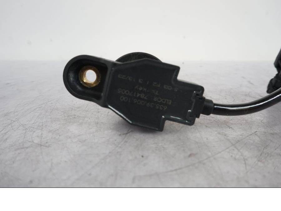 Baksidan på Tändspole från en KTM 1290 Super Duke R -2023 motorcykel.