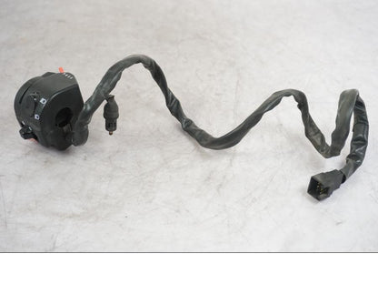 Framsidan på Styrelreglage från en Triumph Tiger -2009 motorcykel.