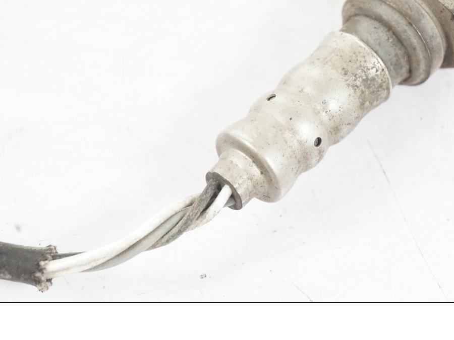 Höger sida på Lambdasond från en BMW R 1200 GSA -2012 motorcykel.