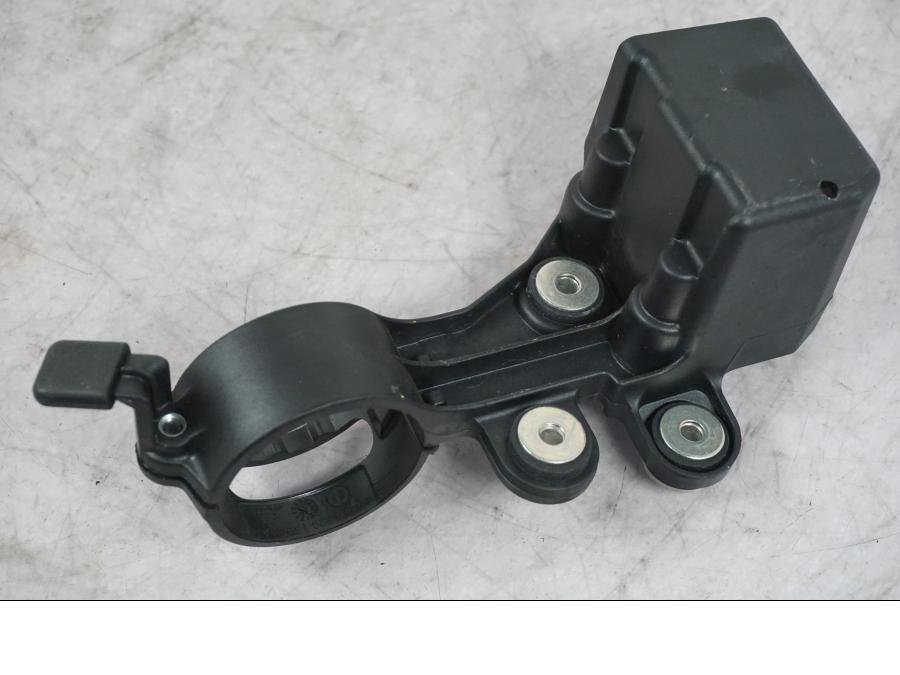 Framsidan på Bromsvätskebehållare från en Ducati Multistrada V4 -2024 motorcykel.