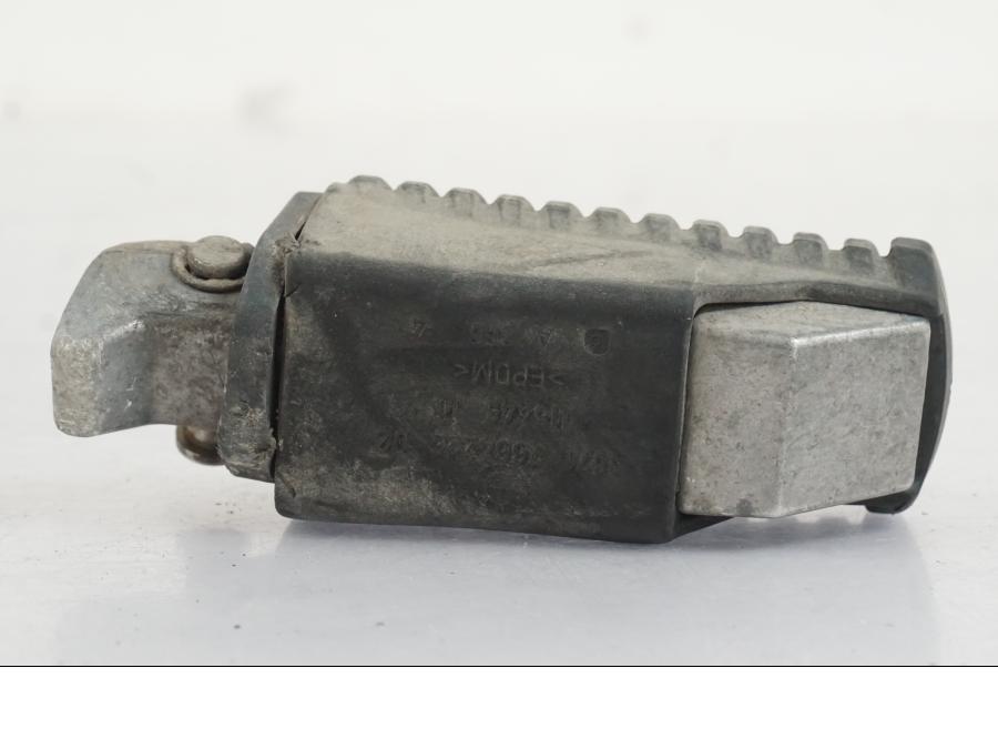 Höger sida på Fotpinne från en BMW F 800 GS -2008 motorcykel.