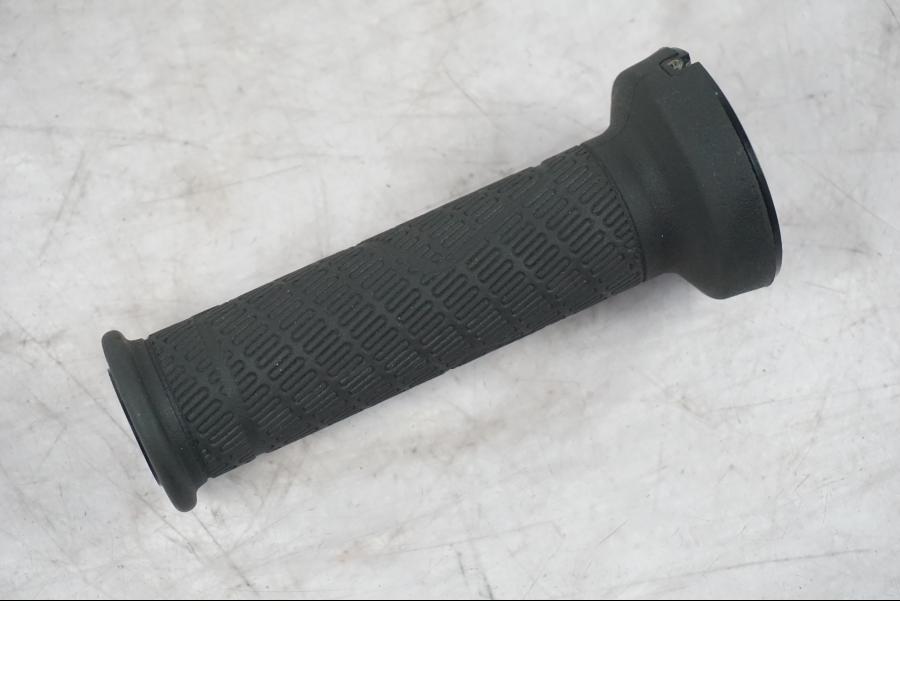 Framsidan på Handtag från en KTM 1290 Super Duke R -2022 motorcykel.