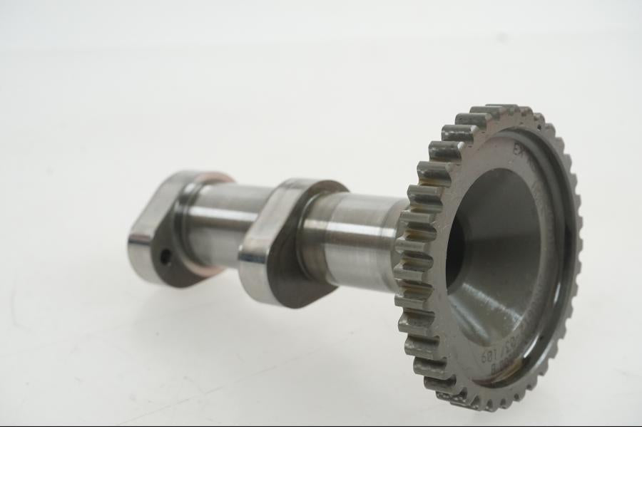 Höger sida på Kamaxel från en KTM 1290 Super Duke R -2021 motorcykel.