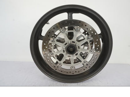 Framsidan på Fälg från en KTM 990 Super Duke -2006 motorcykel.