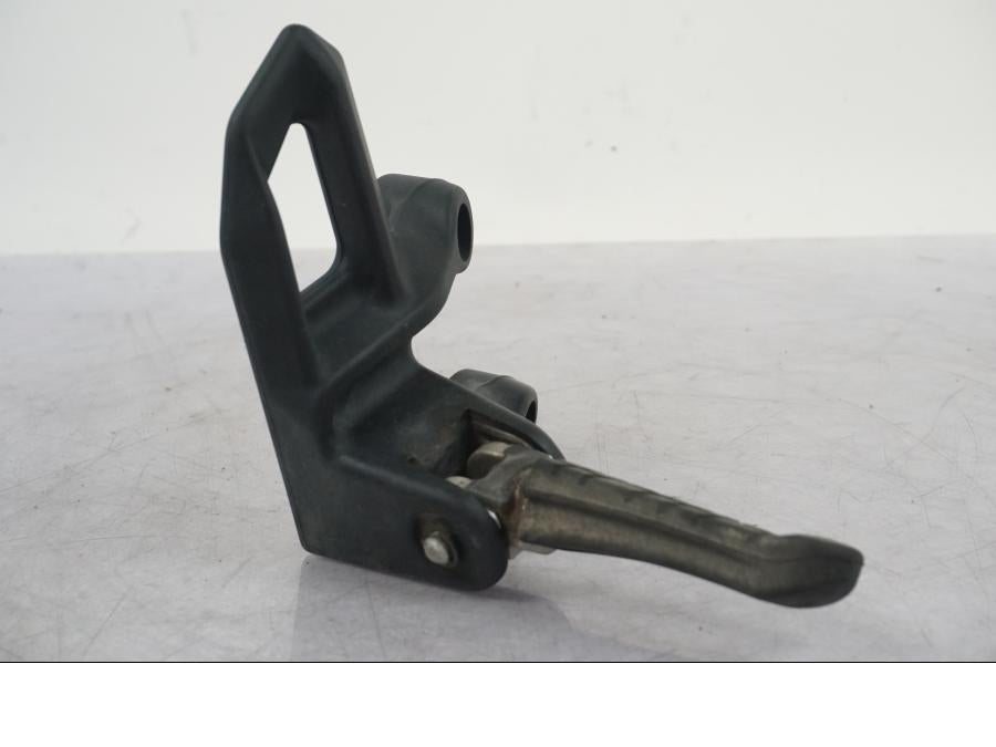 Höger sida på Fotpinne från en KTM 1290 Super Adventure R -2018 motorcykel.