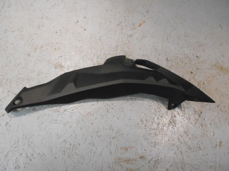 Framsidan på Vattenkylkåpa från en BMW S 1000 R -2017 motorcykel.