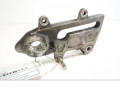 Baksidan på Bromsoksfäste från en KTM 625 SMC -2005 motorcykel.