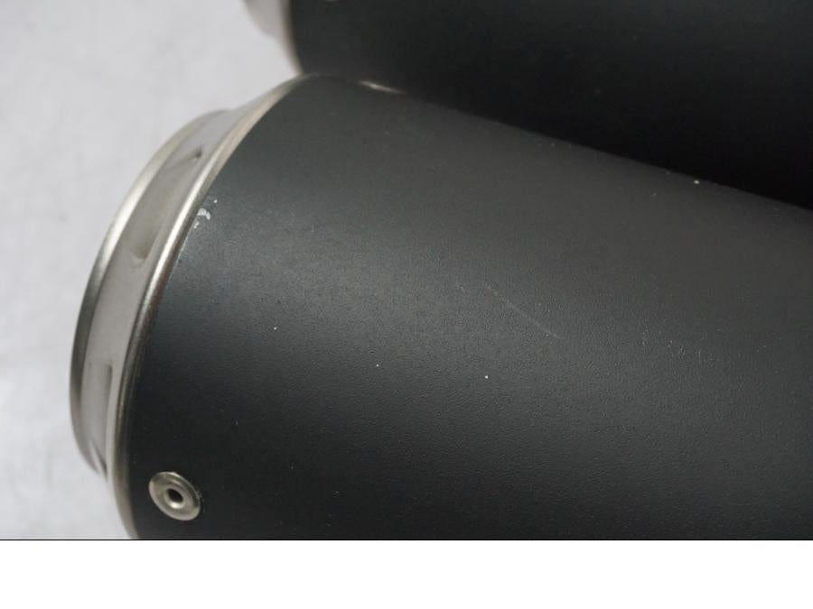 Snett nerifrån på Ljuddämpare från en Ducati Panigale 959 -2016 motorcykel.