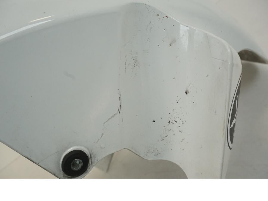 Snett uppifrån på Framskärm från en Yamaha YZF 1000 R1 -2004 motorcykel.