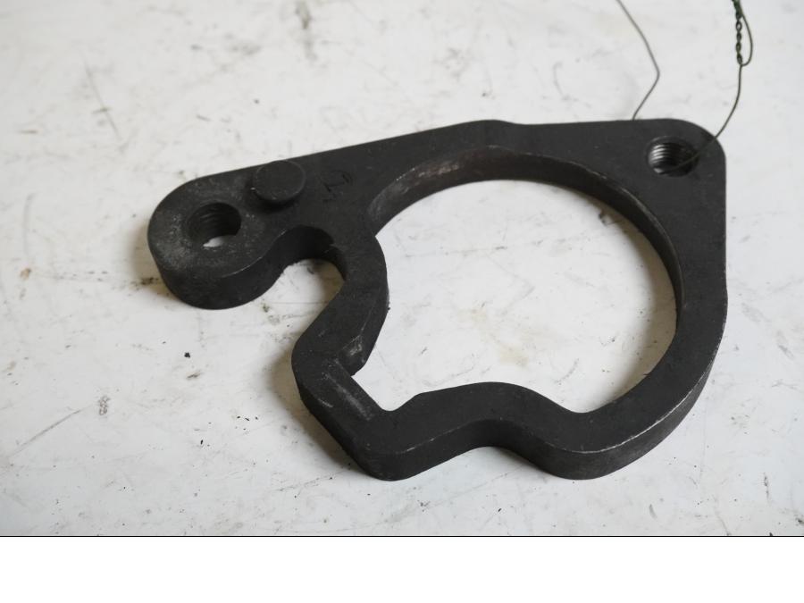 Framsidan på Bromsoksfäste från en H-D Sportster 883 XL -1997 motorcykel.