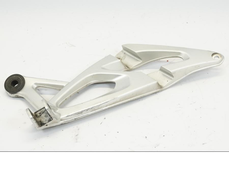 Snett uppifrån på Fotpinnefäste från en BMW K 1200 S -2006 motorcykel.