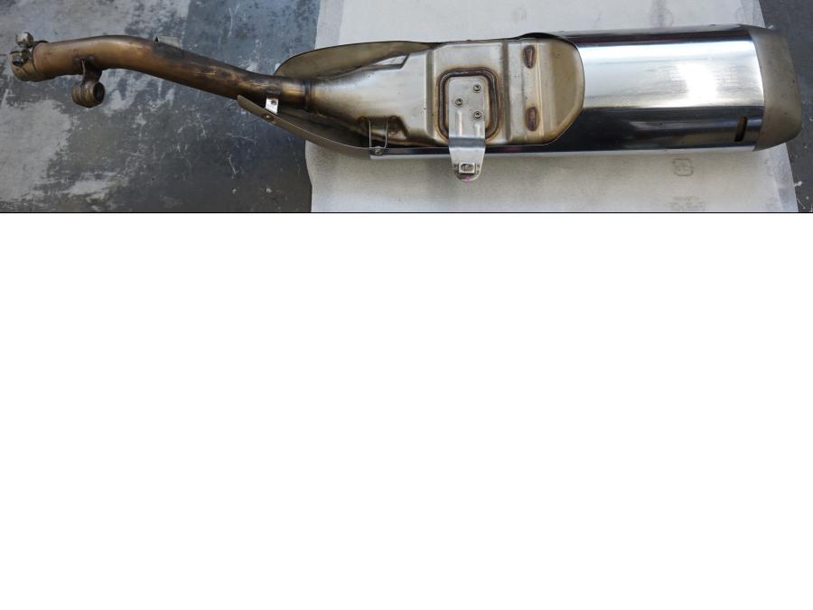 Höger sida på Ljuddämpare från en BMW K 1600 -2013 motorcykel.