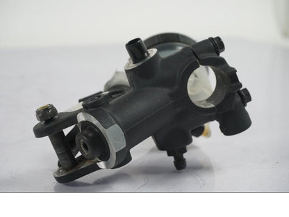 Baksidan på Bromshuvudcylinder från en KTM 1290 Super Duke R -2015 motorcykel.