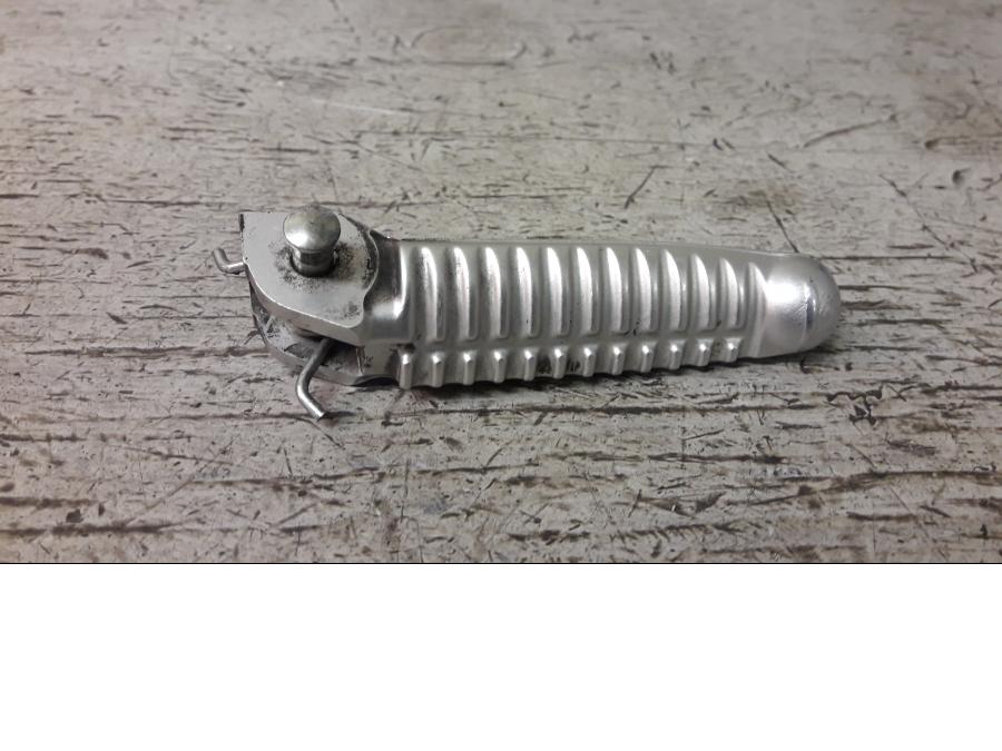 Framsidan på Fotpinne från en Ducati 848 -2010 motorcykel.