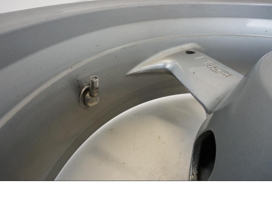 Vänster sida på Fälg från en Triumph TT 600 -2002 motorcykel.