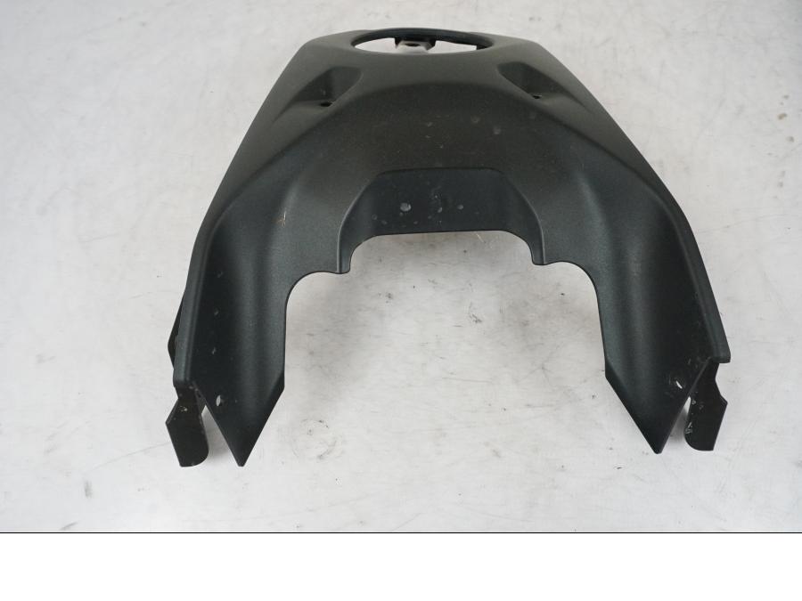 Höger sida på Bensintankskåpa från en Yamaha MT-07 -2023 motorcykel.