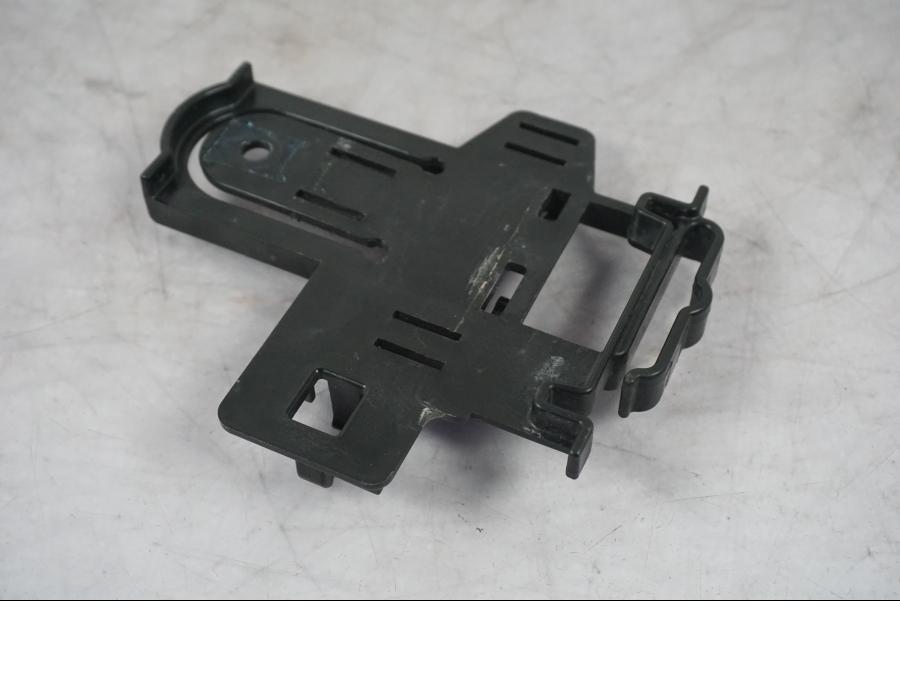 Baksidan på Batterihållare från en BMW F 800 R -2018 motorcykel.