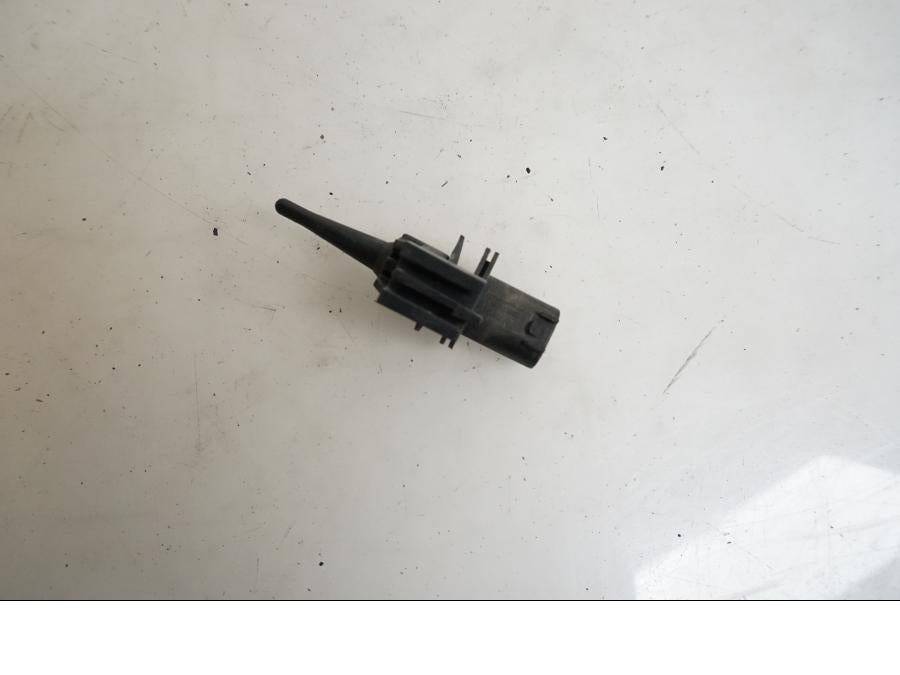 Framsidan på Temperatursensor från en BMW K 1200 S -2007 motorcykel.