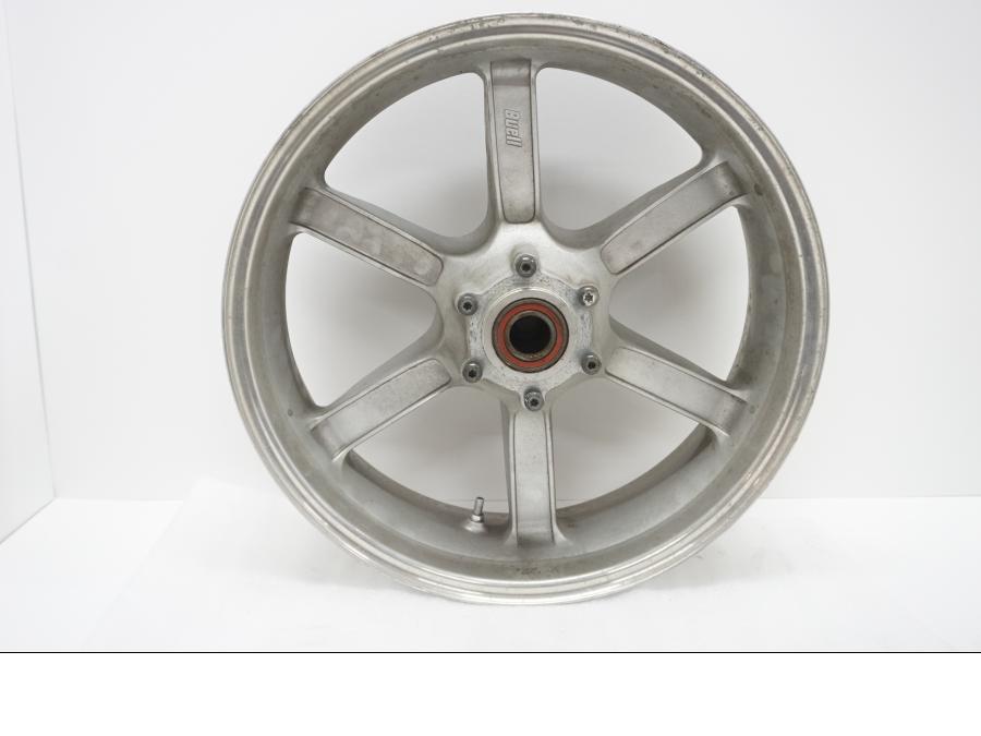 Baksidan på Fälg från en Buell XB9S -2003 motorcykel.