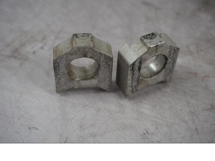 Höger sida på Styrplatta från en Triumph Tiger Explorer -2016 motorcykel.