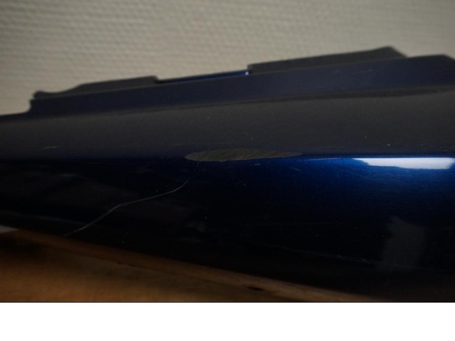 Baksidan på Bakvinge från en Suzuki SV 1000 -2004 motorcykel.