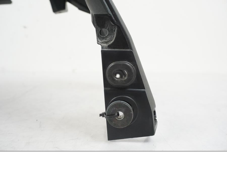 Vänster sida på Bensintankskåpa från en Yamaha MT-07 -2019 motorcykel.