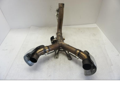 Snett uppifrån på Grenrör från en Ducati Monster 796 -2013 motorcykel.