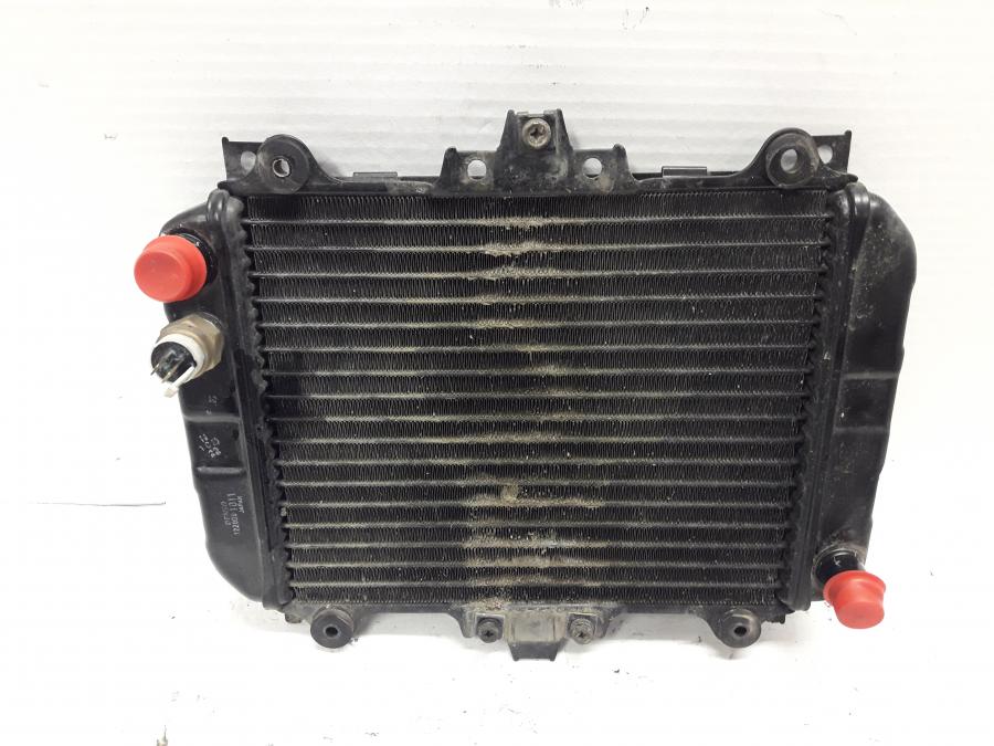 Baksidan på Vattenkyl från en Kawasaki KLE 500 -2001 motorcykel.