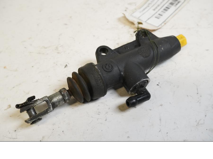 Framsidan på Bromshuvudcylinder från en Husaberg FE 02 -2004 motorcykel.