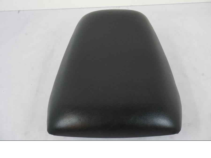 Baksidan på Sadel från en Honda CBR 125 R -2006 motorcykel.