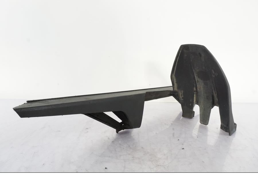 Höger sida på Svingskärm från en KTM 125 Duke -2017 motorcykel.