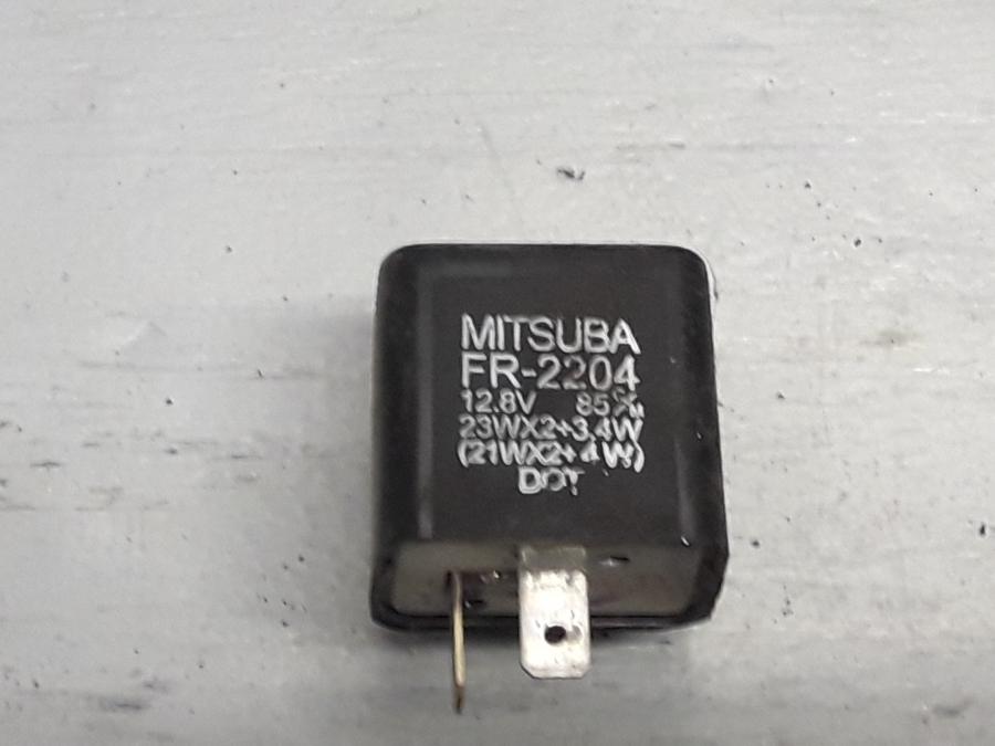 Framsidan på Blinkersrelä från en Honda CBR 125 R -2005 motorcykel.