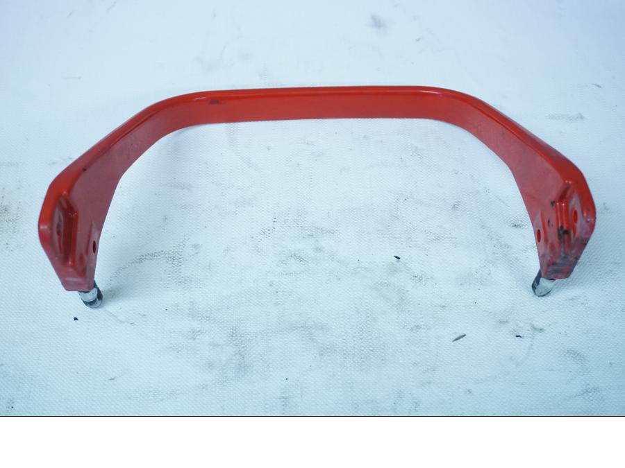 Framsidan på Passagerarhandtag från en Ducati 750 SS -1995 motorcykel.