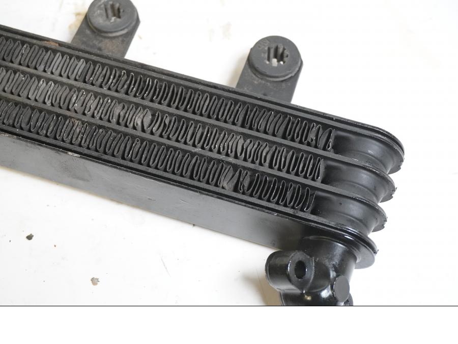 Baksidan på Oljekyl från en Honda XRV 750 -1997 motorcykel.