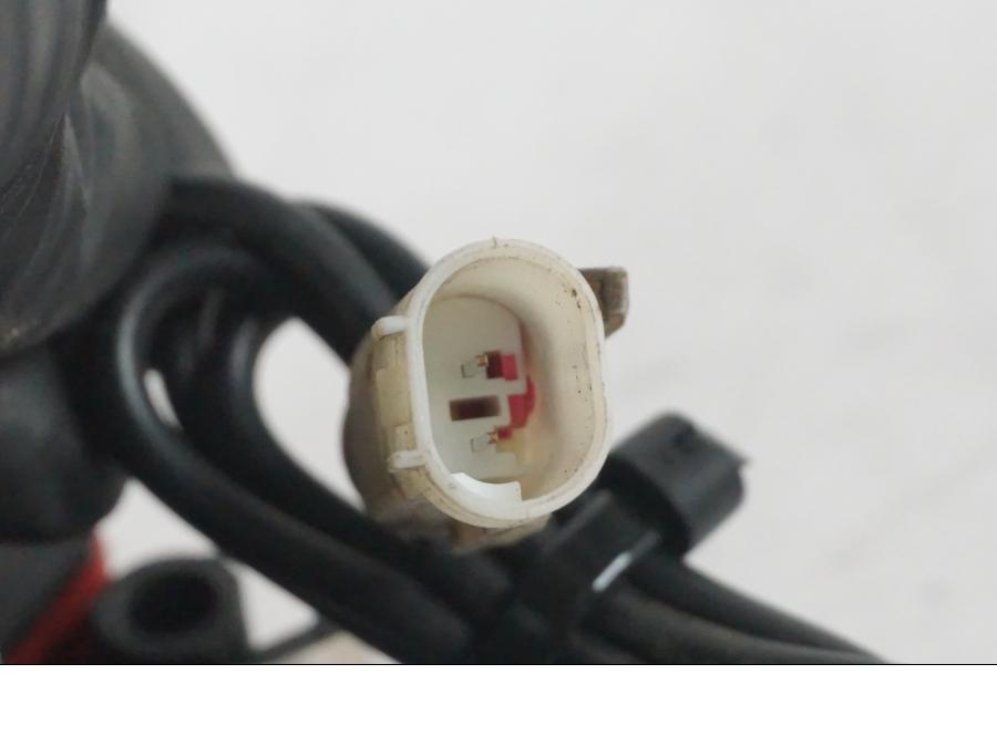 Extrabild3 på <p>Låssats från BMW R 1200 RS 2015.</p>

<p>Keyless Ride, tändningslås, en grå plastnyckel, tanklock, antenn, kablage, fjärrnyckel och sadellås.</p> motorcykel.