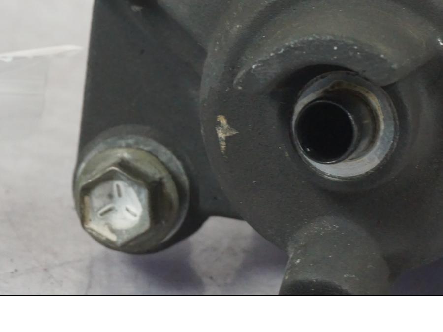 Snett uppifrån på Bromsok från en Suzuki GSX 1300 RX -1999 motorcykel.