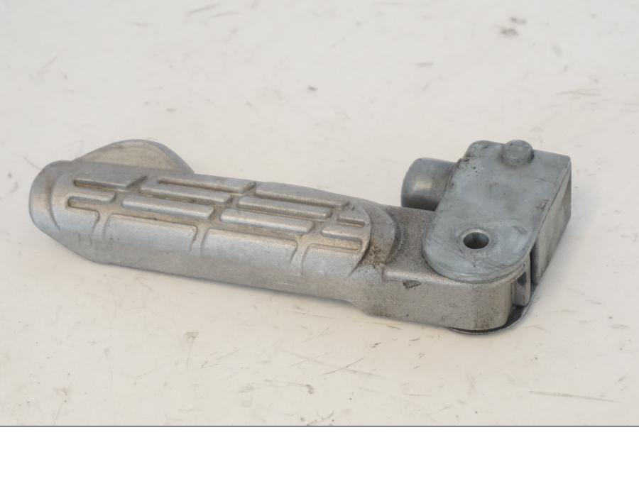 Framsidan på Fotpinne från en Kymco Agility 125 -2019 scooter.